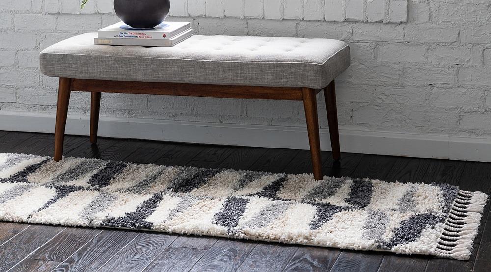 Jeramiah Modern Shaggy Area Rug from Unique Loom in Soft Polypropylene