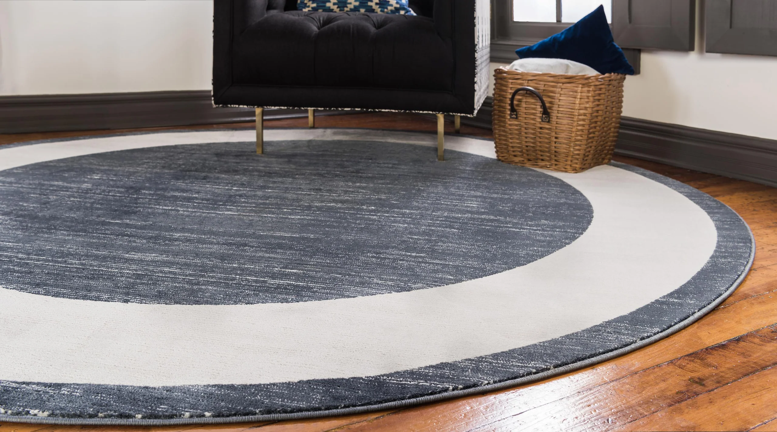 Brysen Modern Border Rug from Unique Loom