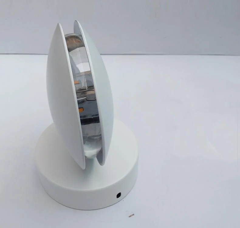 Circular Wall Mount LED Lamp in Aluminum With Rotating Head