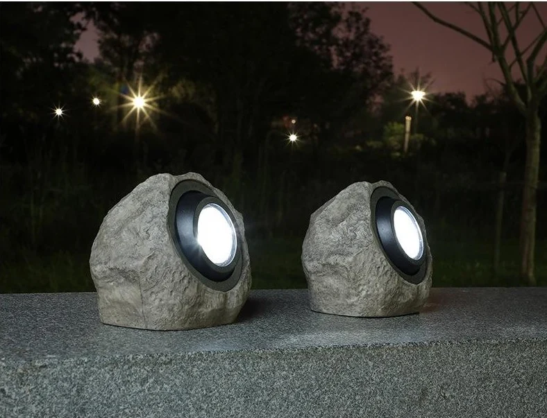 Stone buitenzonnelamp met realistisch steenontwerp voor tuinpaden
