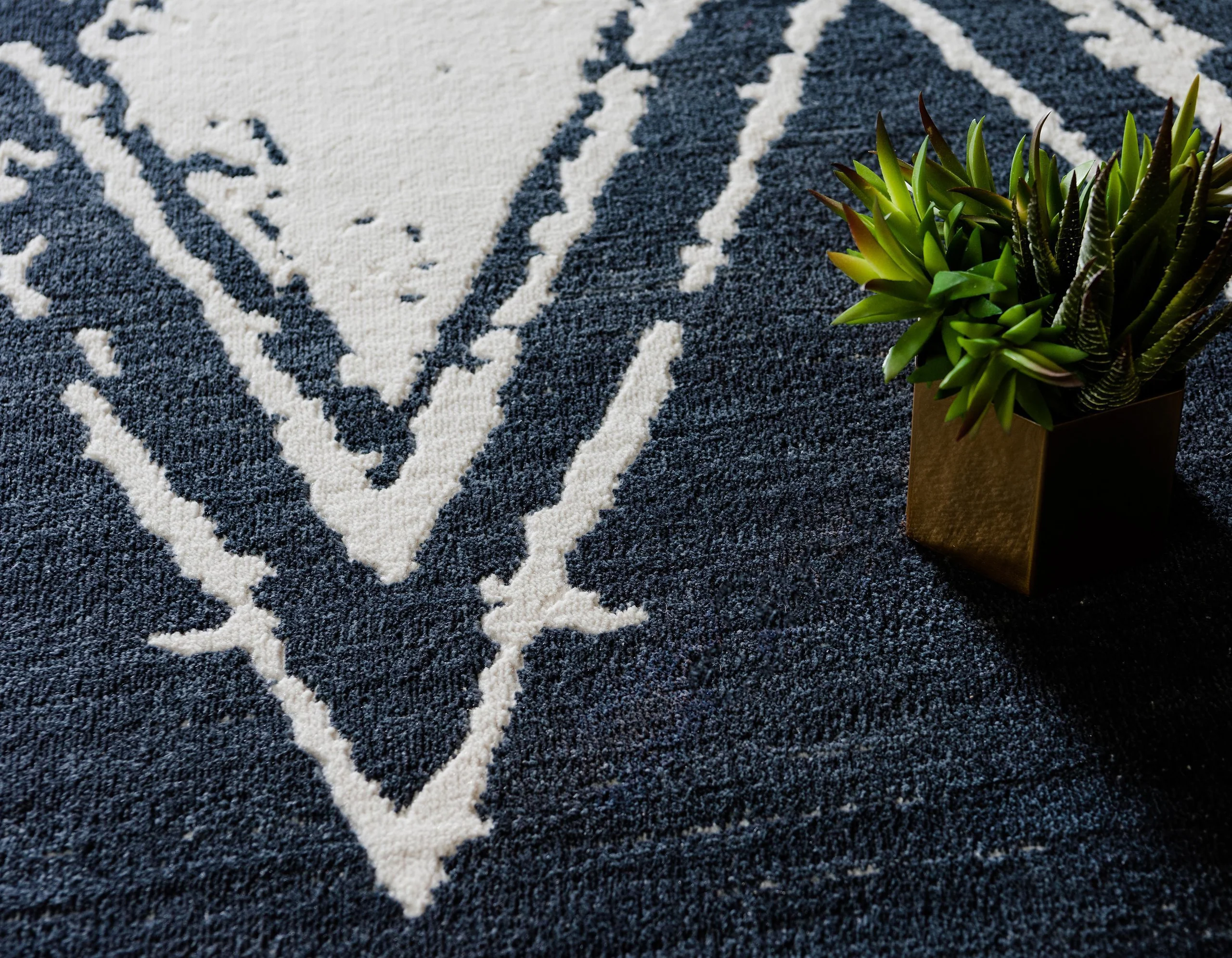 Jakobe Faded Diamond Pattern Area Rug by Unique Loom