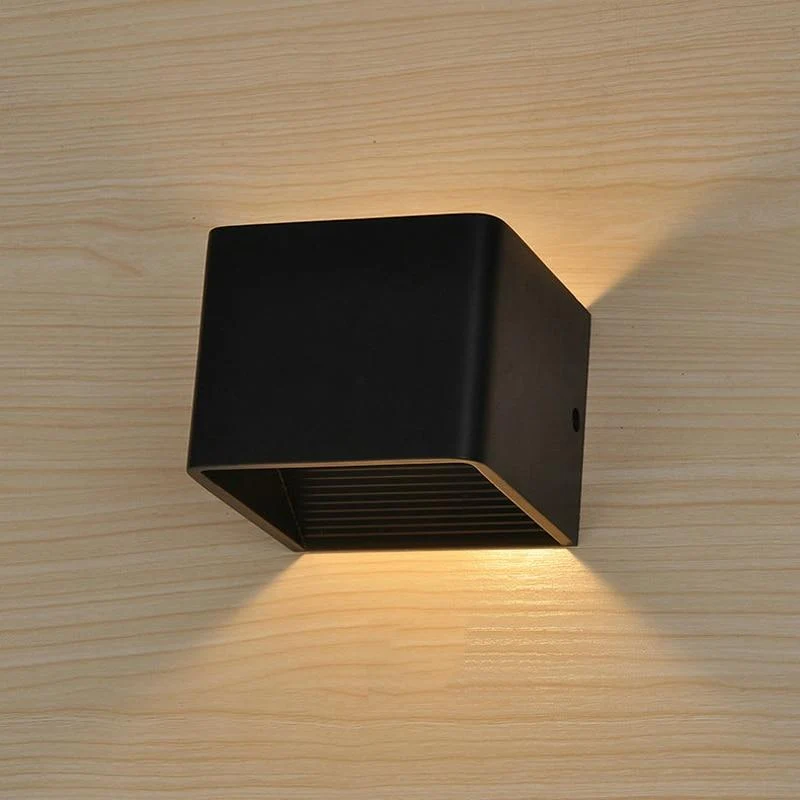 Moderne LED up down kubus wandlamp in aluminium en acryl