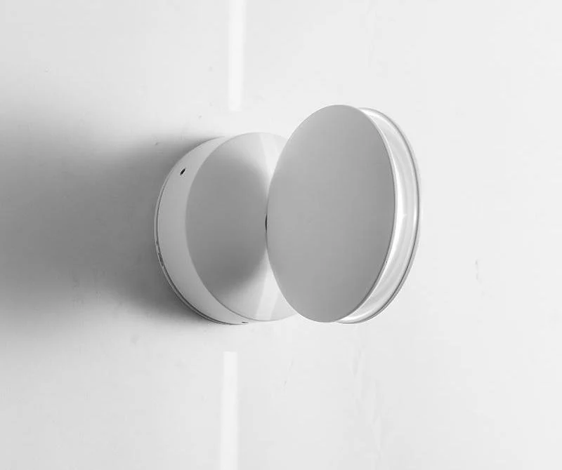 Circular Wall Mount LED Lamp in Aluminum With Rotating Head