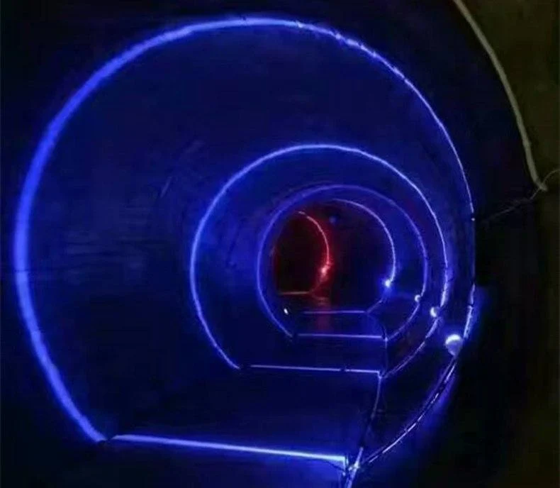 Circular Wall Mount LED Lamp in Aluminum With Rotating Head