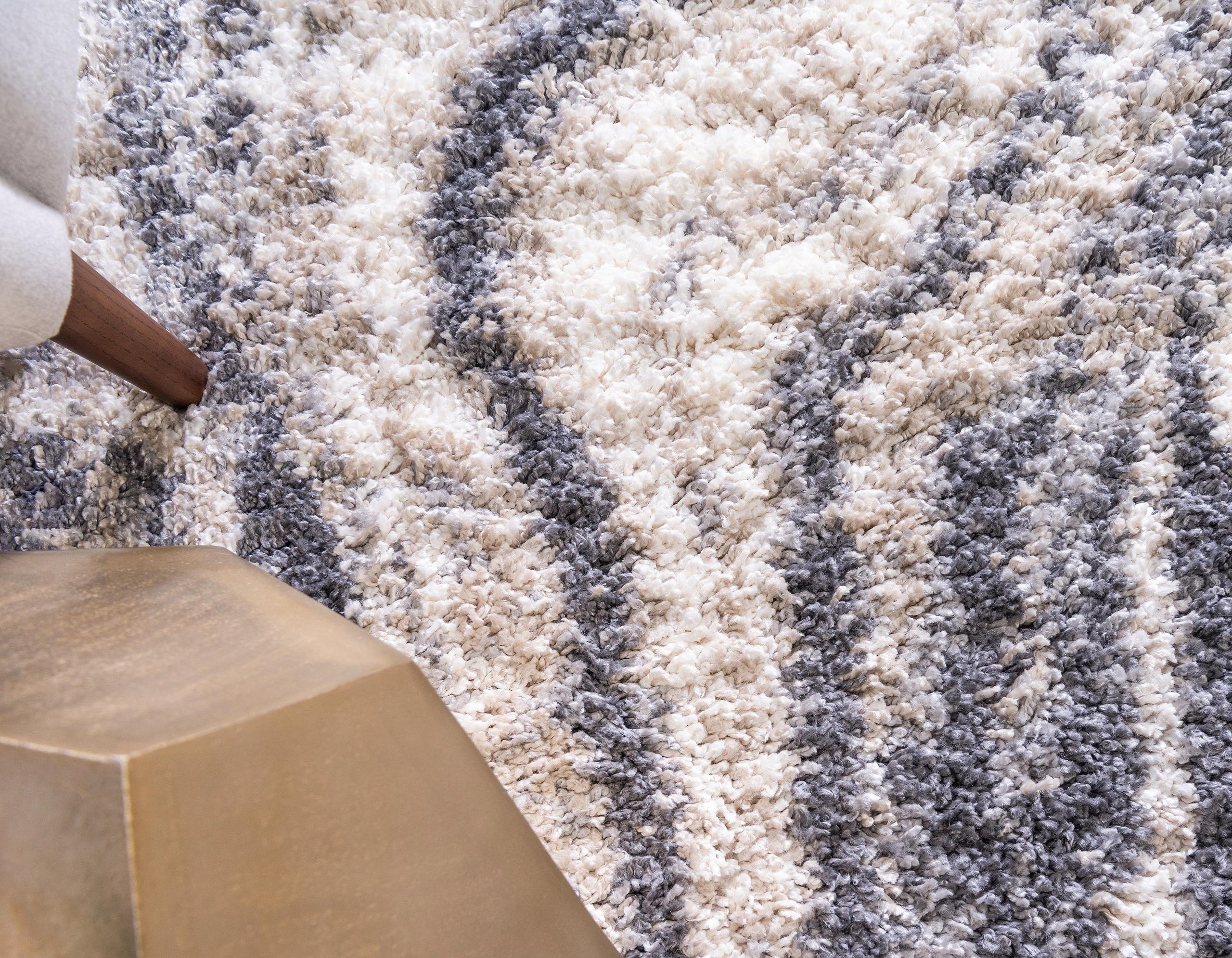Tappeto shaggy Quinten con miscela color marmo di Unique Loom