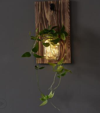 Jinx väggmonterad mason jar-lampa med ljusslinga och hortensior