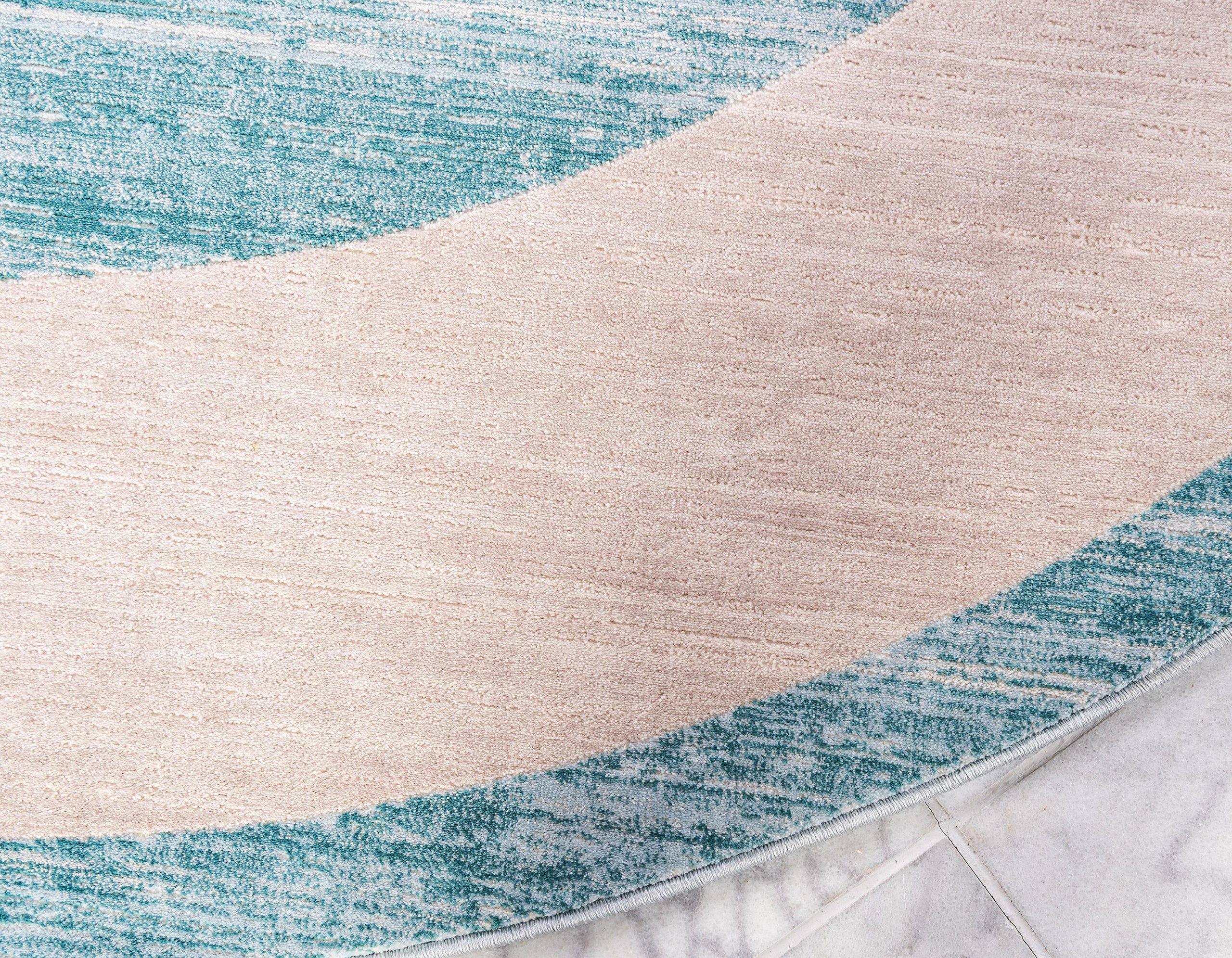 Brysen Modern Border Rug from Unique Loom
