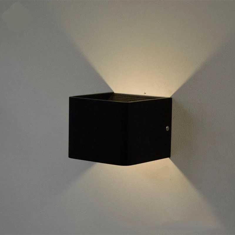 Moderne LED up down kubus wandlamp in aluminium en acryl