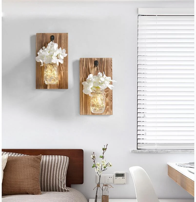Jinx väggmonterad mason jar-lampa med ljusslinga och hortensior