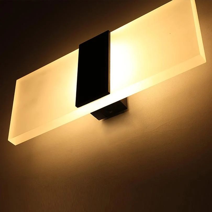Modern LED-vägglampa i akrylremsa med kallt eller varmt vitt ljus