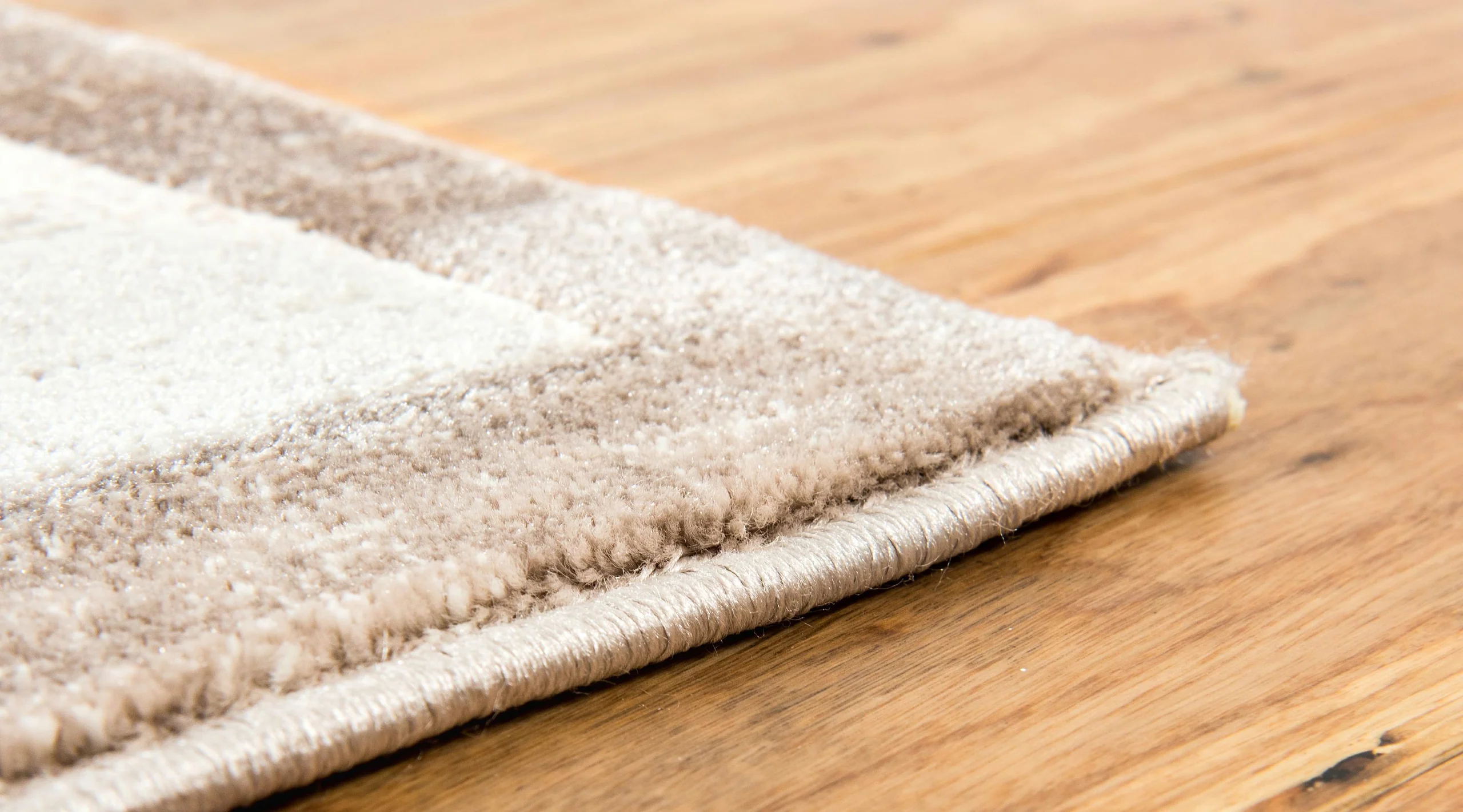Brysen Modern Border Rug from Unique Loom