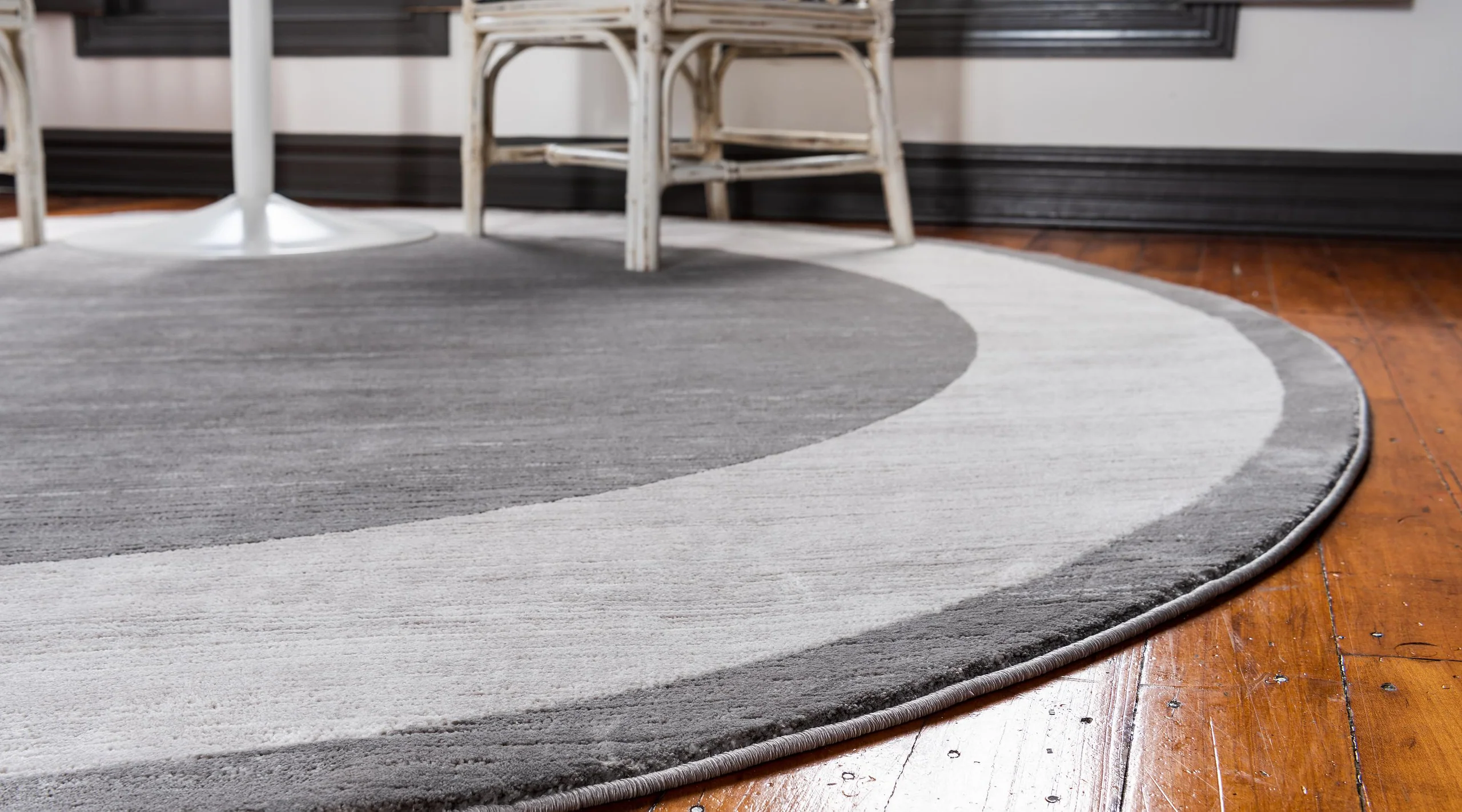 Brysen Modern Border Rug from Unique Loom