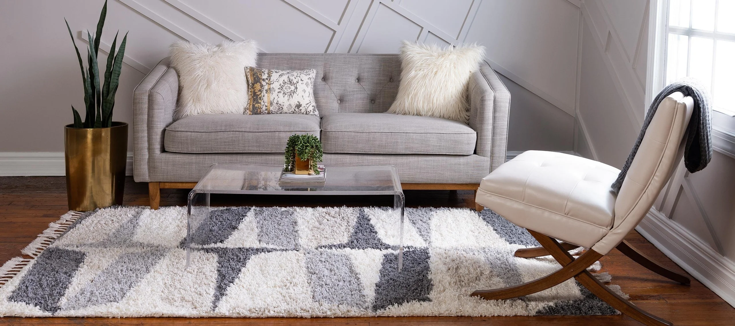 Jeramiah Modern Shaggy Area Rug from Unique Loom in Soft Polypropylene