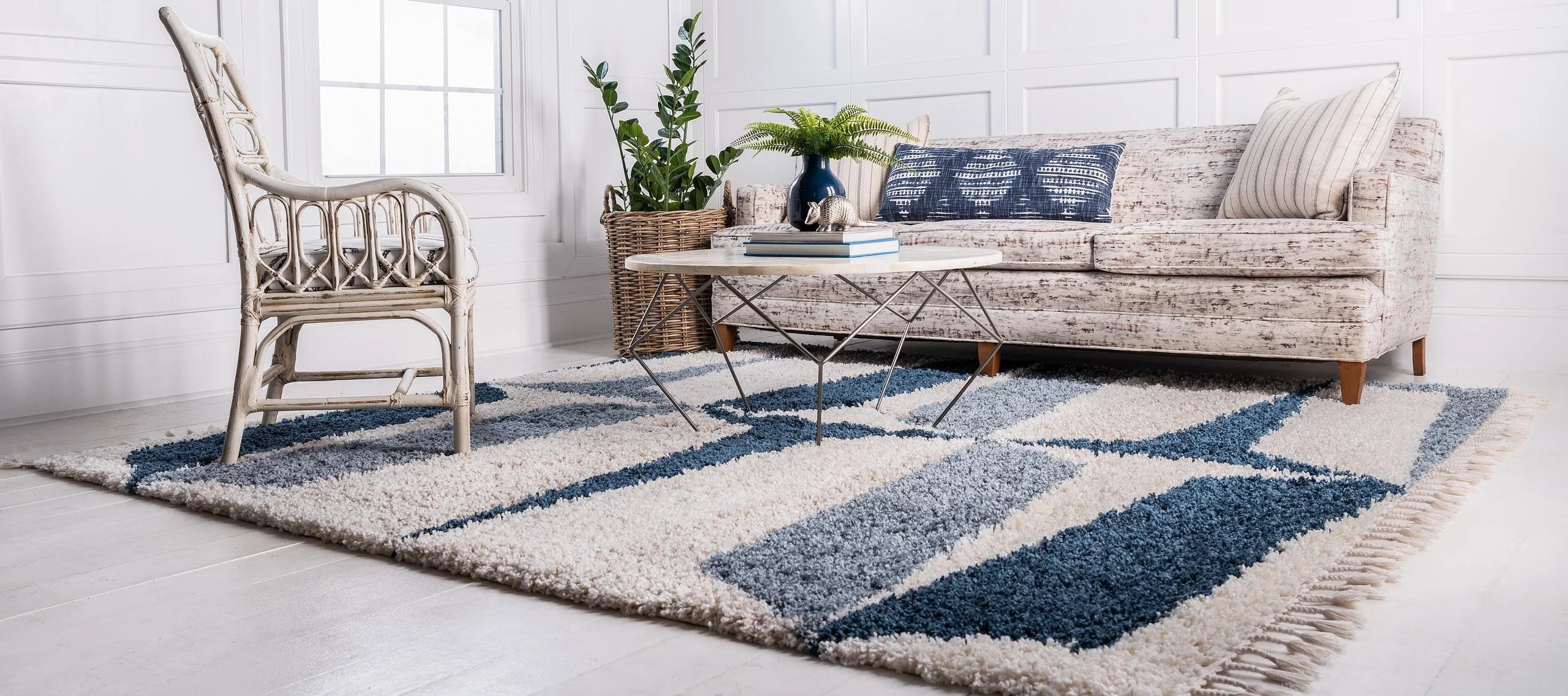 Jeramiah Modern Shaggy Area Rug from Unique Loom in Soft Polypropylene