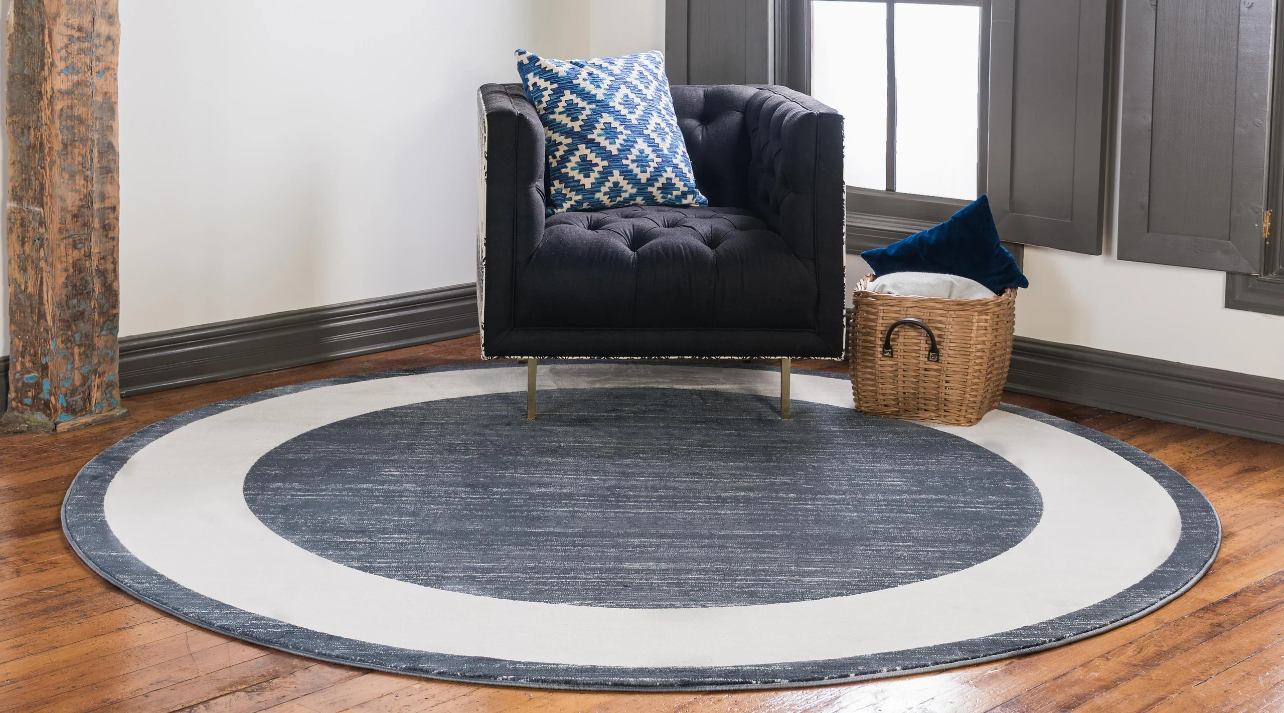 Brysen Modern Border Rug from Unique Loom