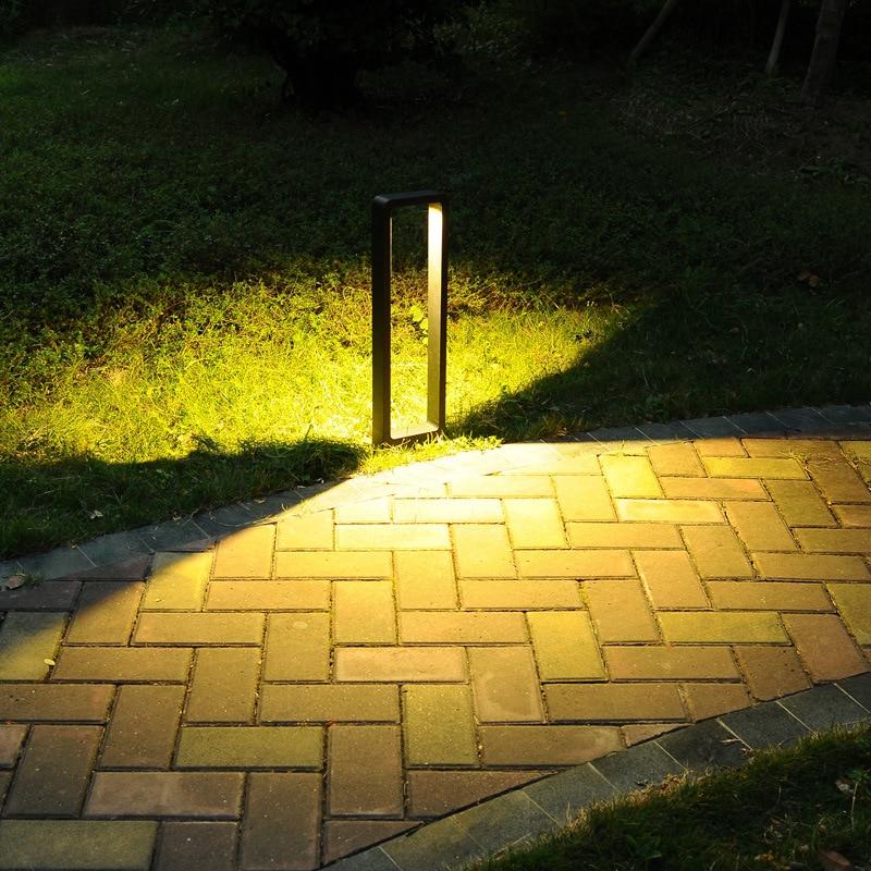 Nowoczesna czarna lampa ogrodowa Breckyn z żarówkami LED
