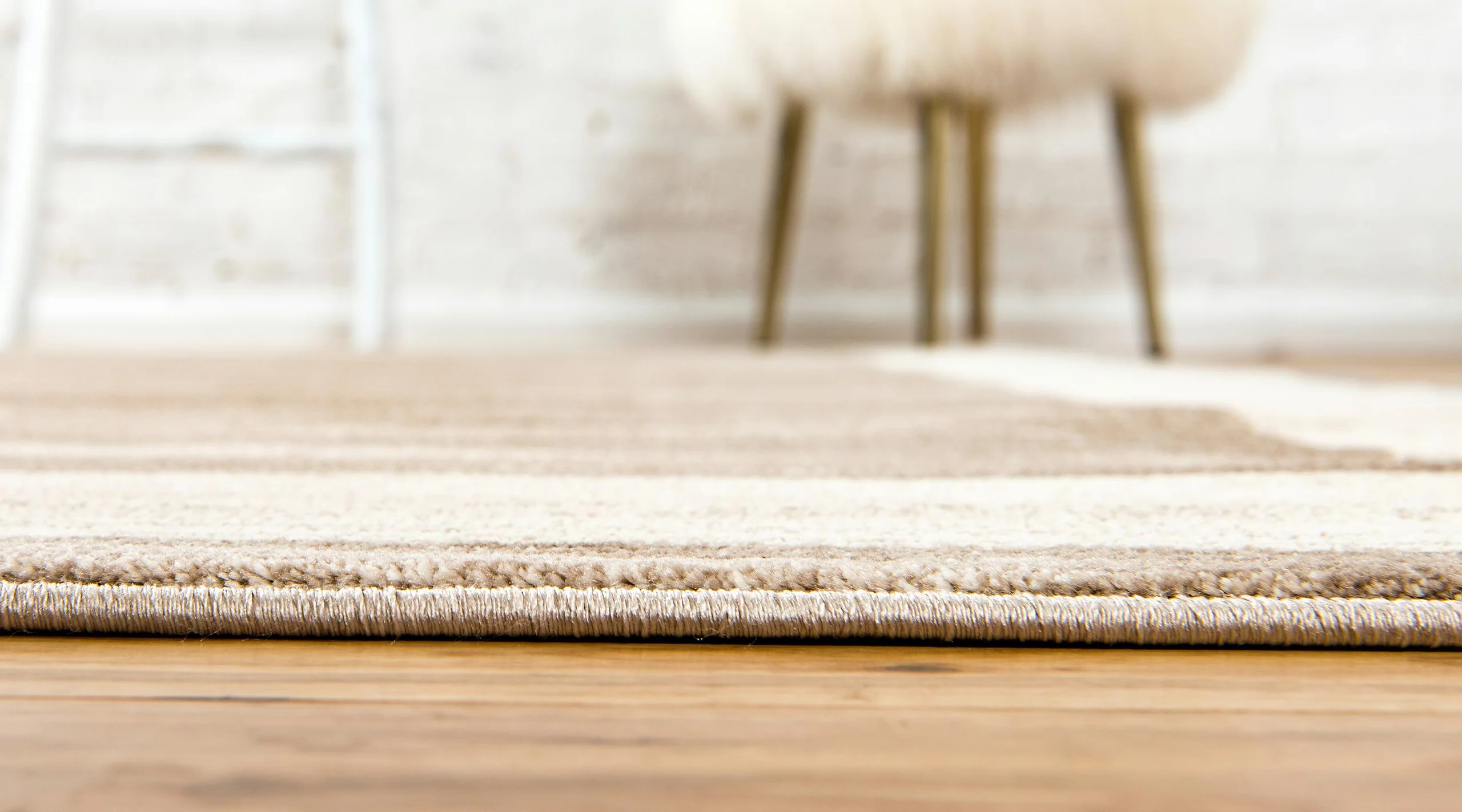 Brysen Modern Border Rug from Unique Loom