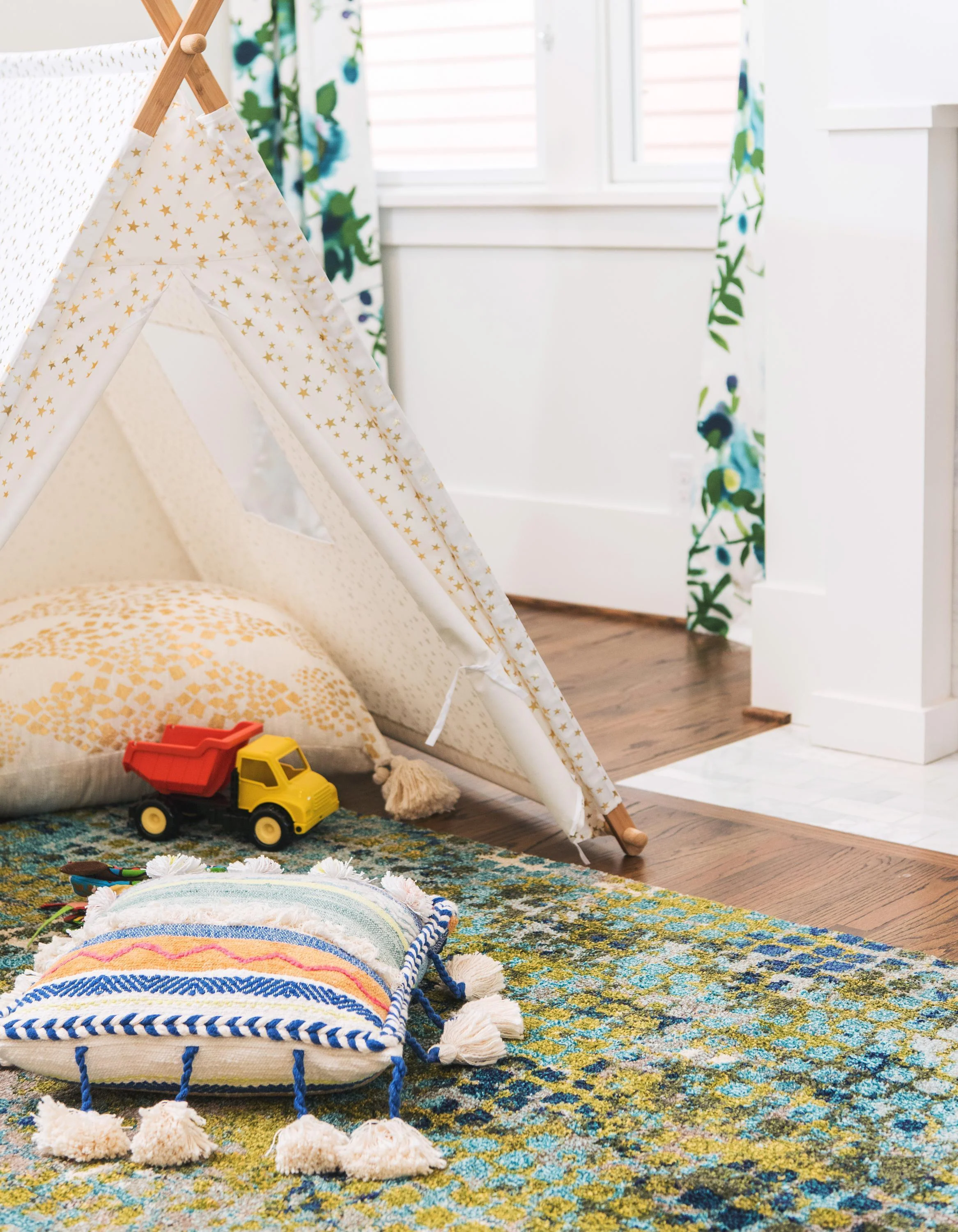 Franco Modern Circle Pattern Rug from Unique Loom