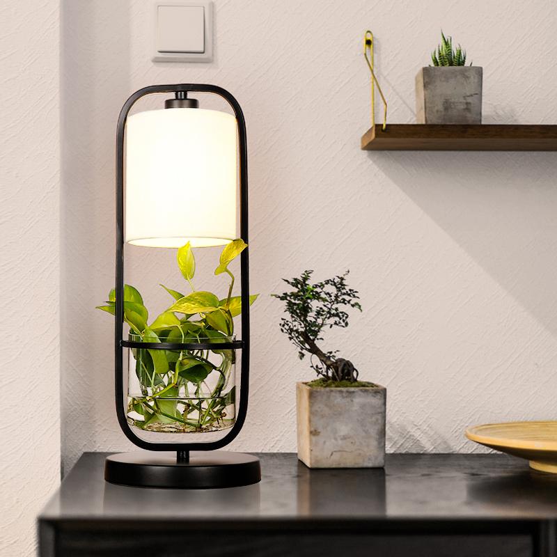 Augustus Ramme Urtepot LED Bordlampe i Jern og Glas