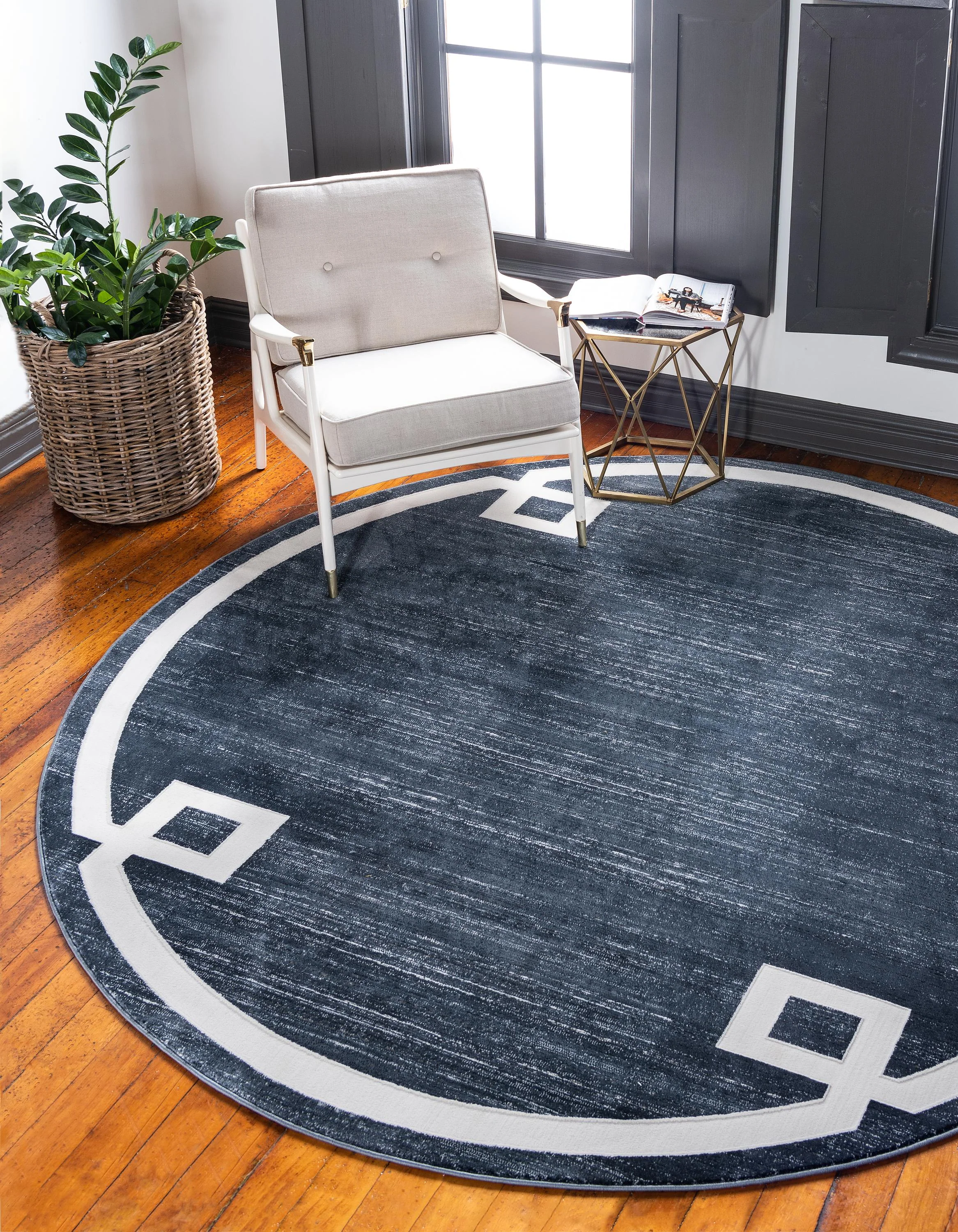 Dangelo Modern European Border Rug by Unique Loom