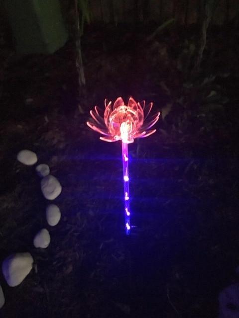 LED-blomsterlampor för trädgård i lilje-, lotus-, solros- och maskrosstil