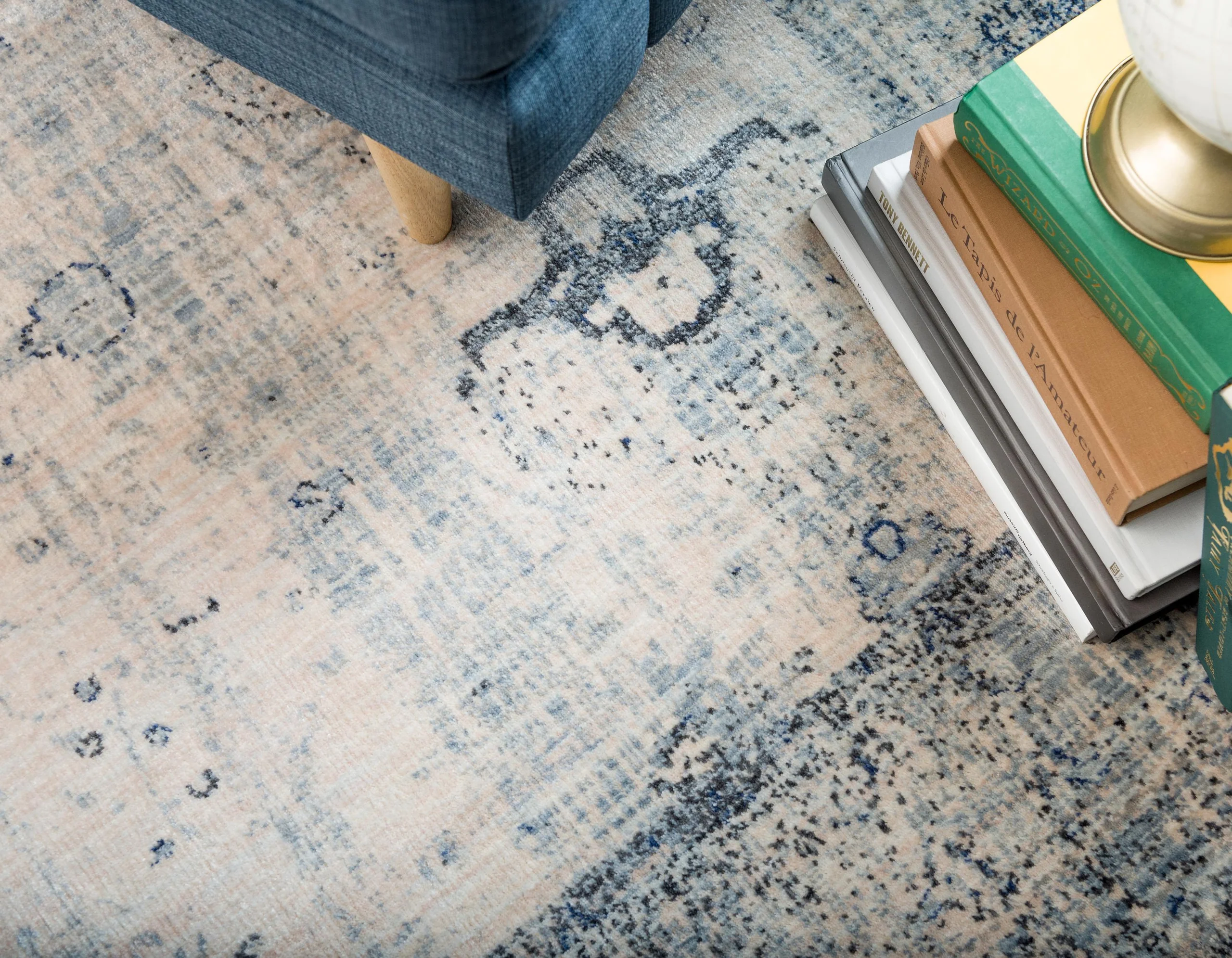 Damari Modern Area Rug with Simple Design from Unique Loom