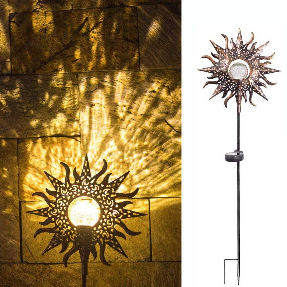 LED-trädgårdslampa med konstgjord låga, solpanel och järnstativ