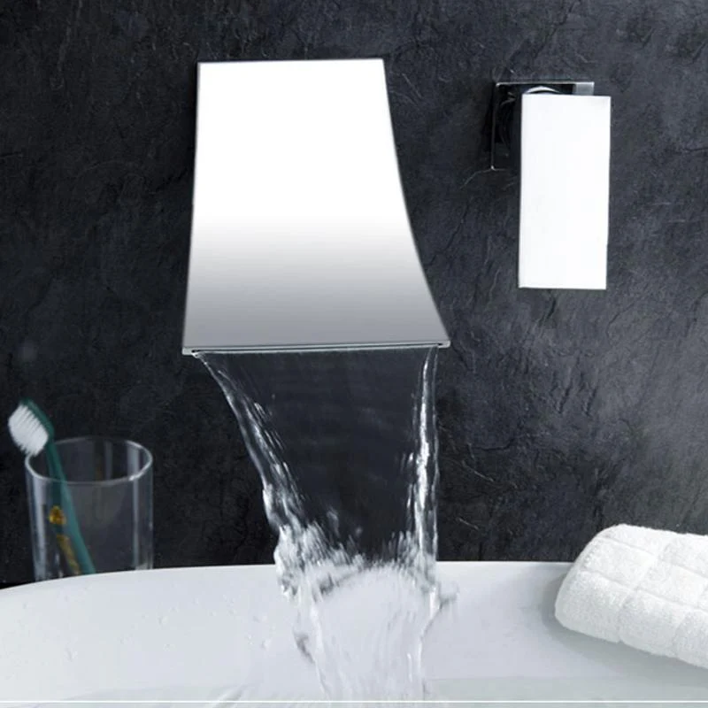 Torneira de Parede Monocomando Leon Cromada com Fluxo Cascata para Casa de Banho