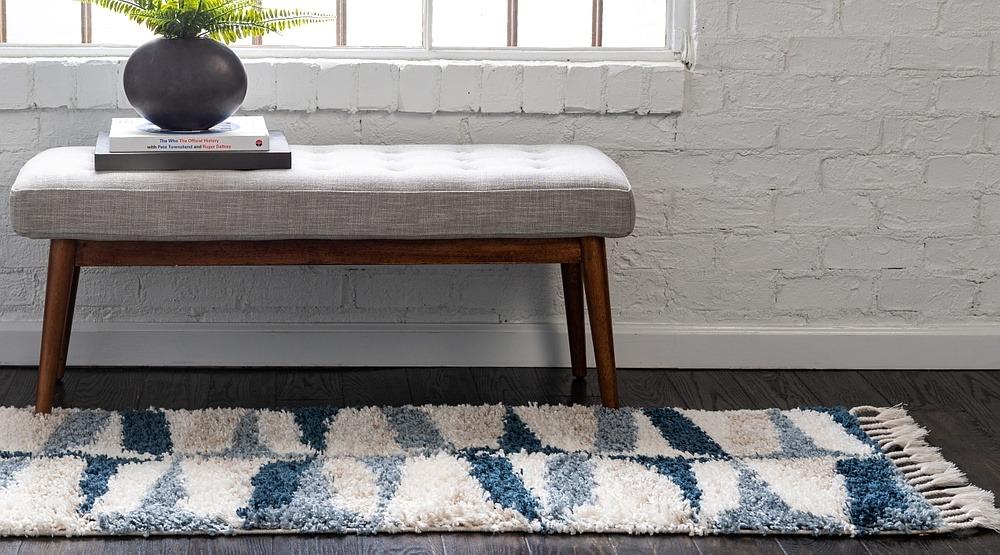 Jeramiah Modern Shaggy Area Rug from Unique Loom in Soft Polypropylene