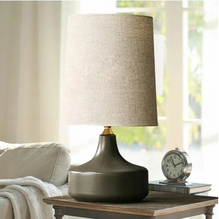 Lance modern nordisk LED-skrivbordslampa i järn och tyg