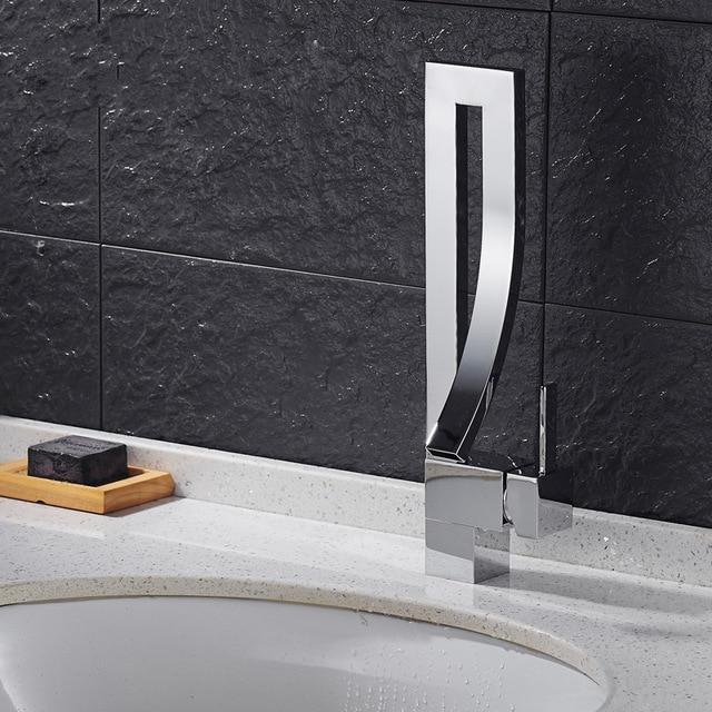 Elegancka nowoczesna bateria umywalkowa Veda z platerowanego mosiądzu z jednym uchwytem