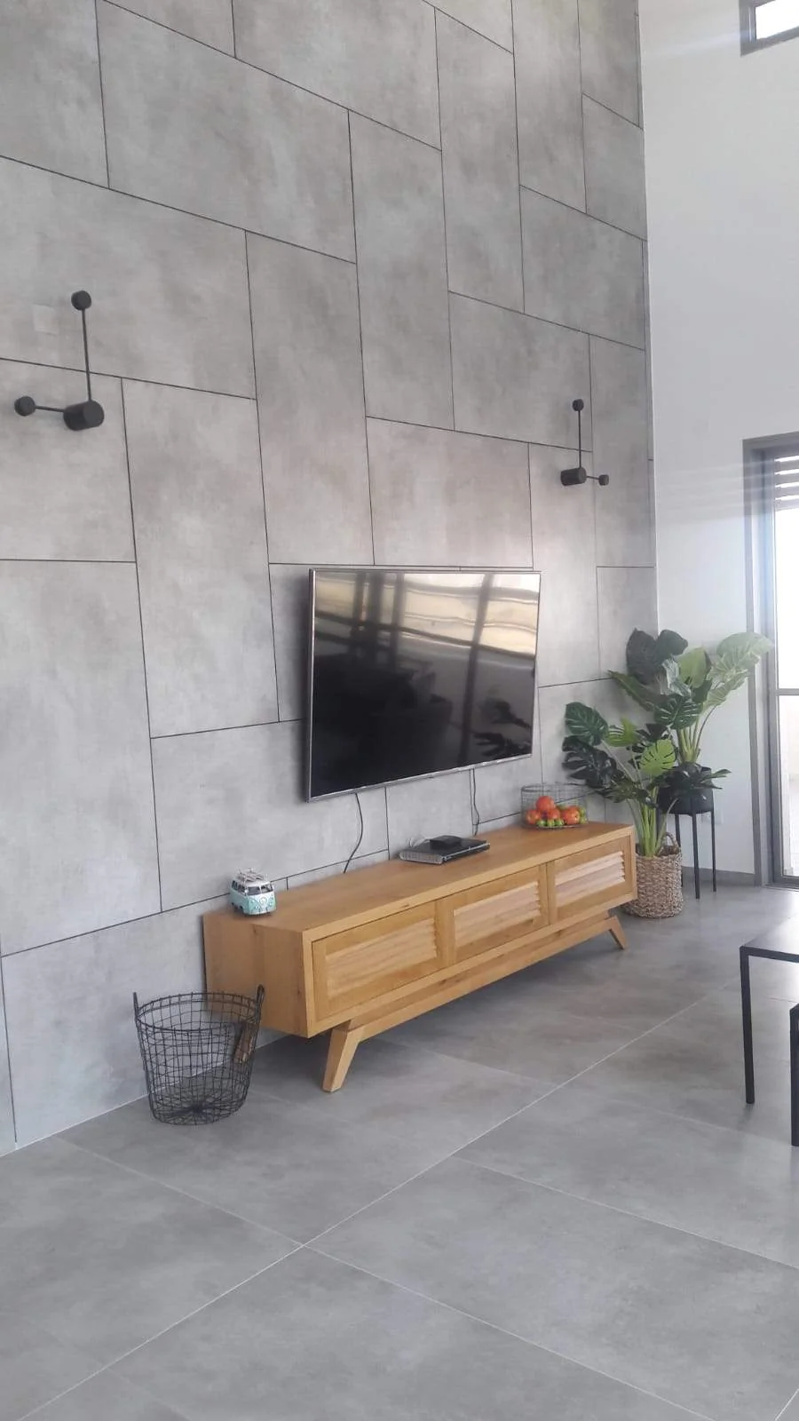 Cyrus – minimalistyczna okrągła lampa ścienna LED Art Deco