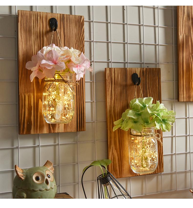 Jinx väggmonterad mason jar-lampa med ljusslinga och hortensior