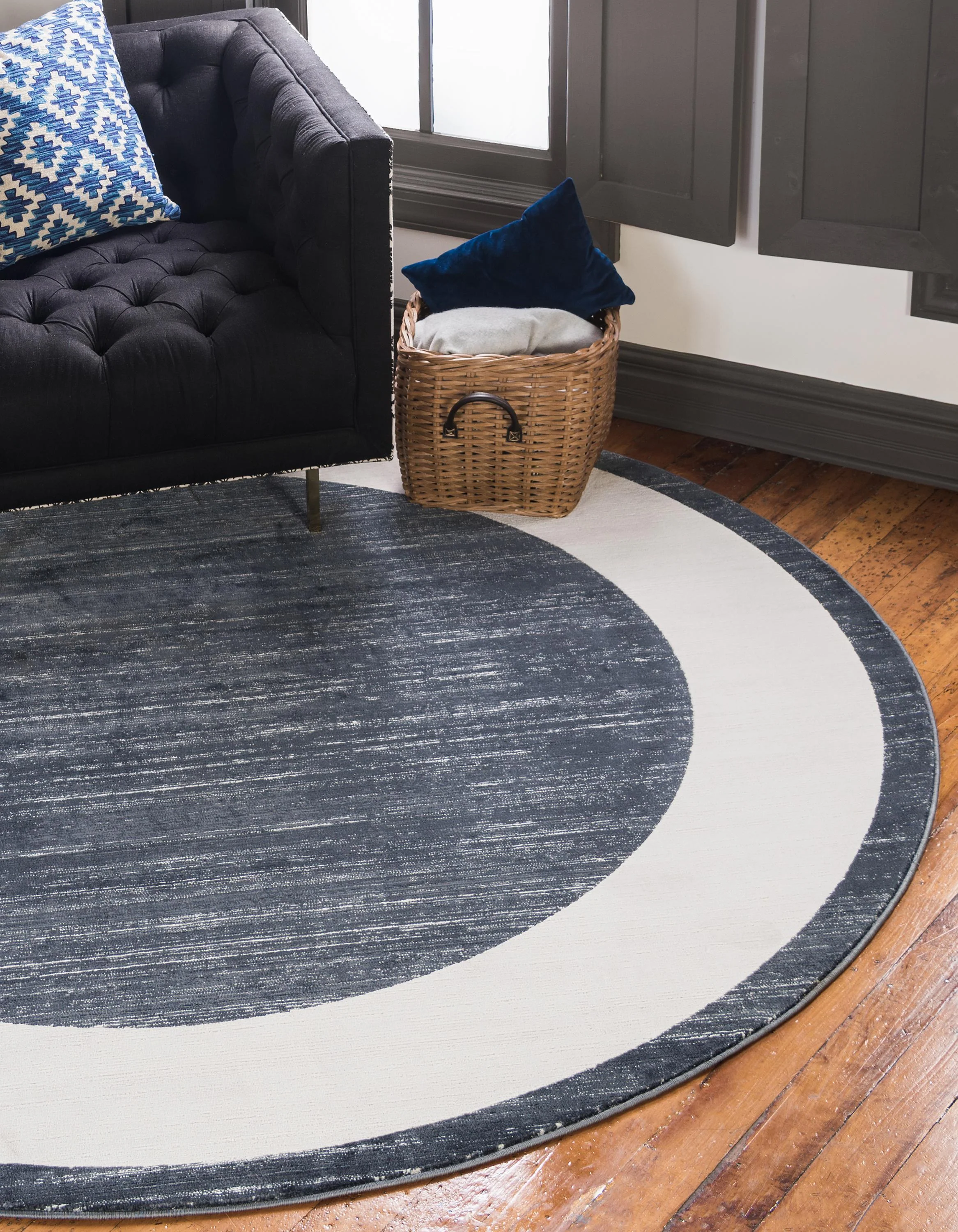Brysen Modern Border Rug from Unique Loom