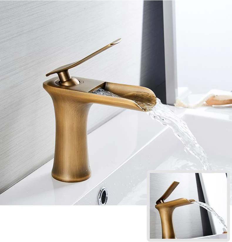 Rubinetto monocomando per lavabo a cascata in ottone con finitura cromata