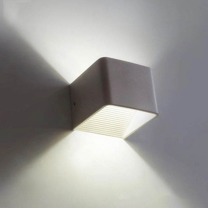 Moderne LED up down kubus wandlamp in aluminium en acryl
