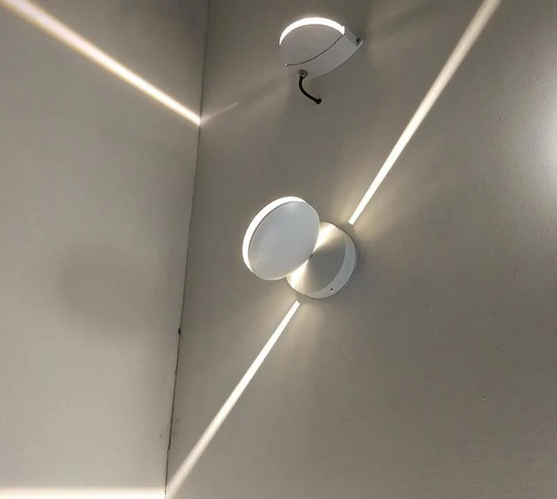 Circular Wall Mount LED Lamp in Aluminum With Rotating Head