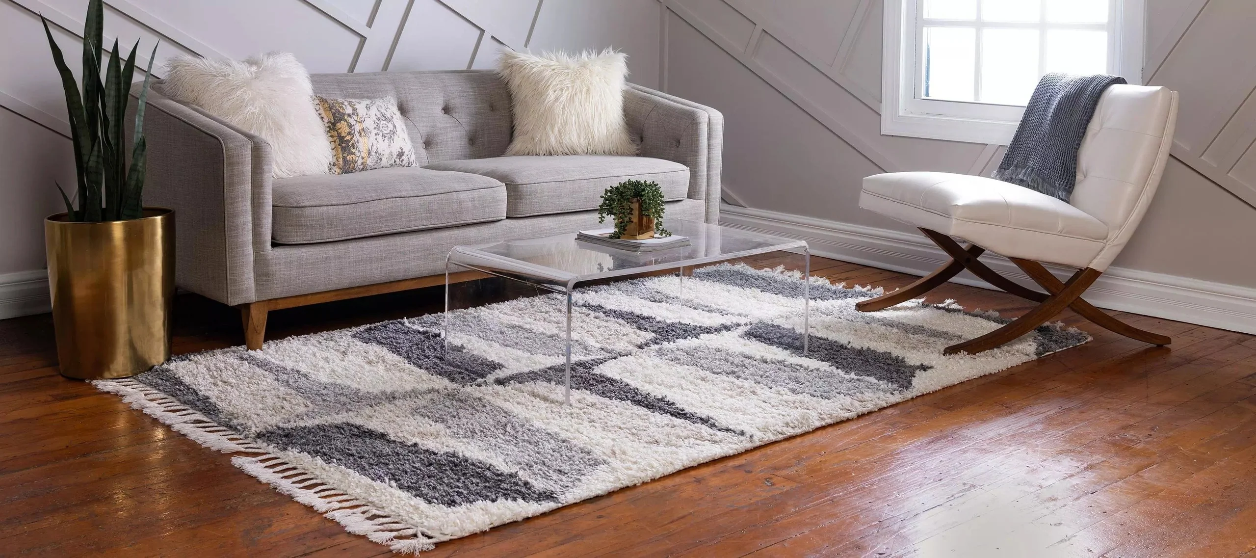 Jeramiah Modern Shaggy Area Rug from Unique Loom in Soft Polypropylene