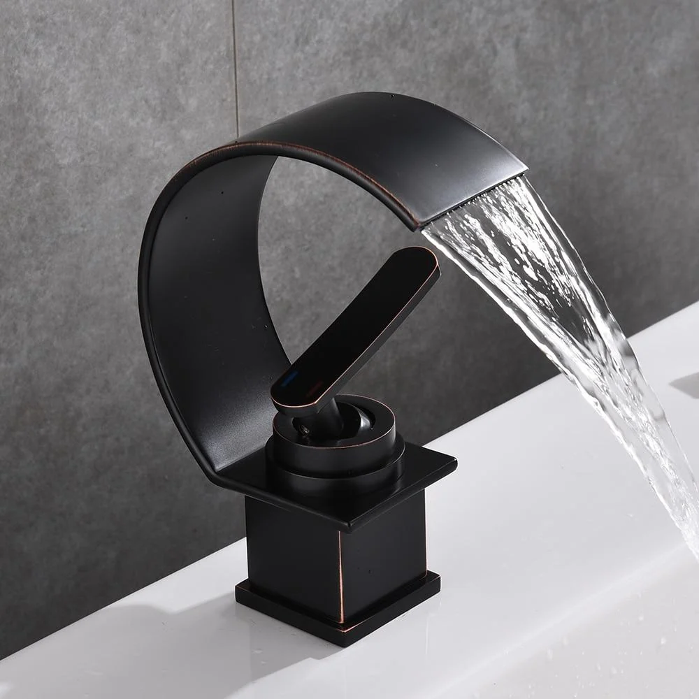 Jednouchwytowa bateria umywalkowa Blackwood Waterfall w kolorze brązu