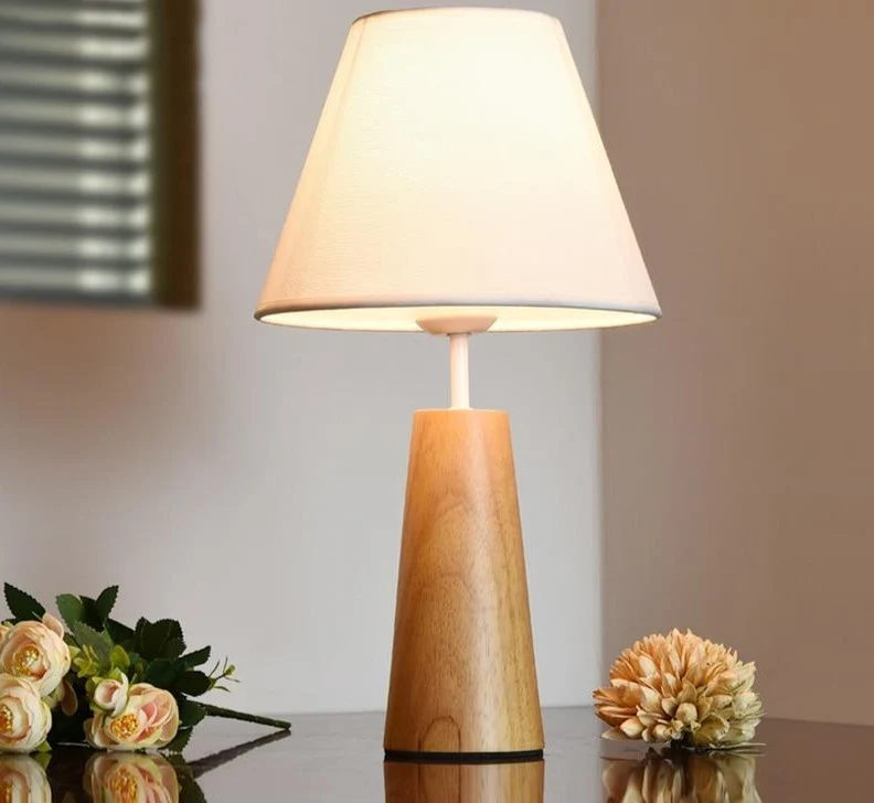 Candeeiro de Mesa Indiana com Base de Madeira, Abajur de Tecido e Lâmpada Incluída
