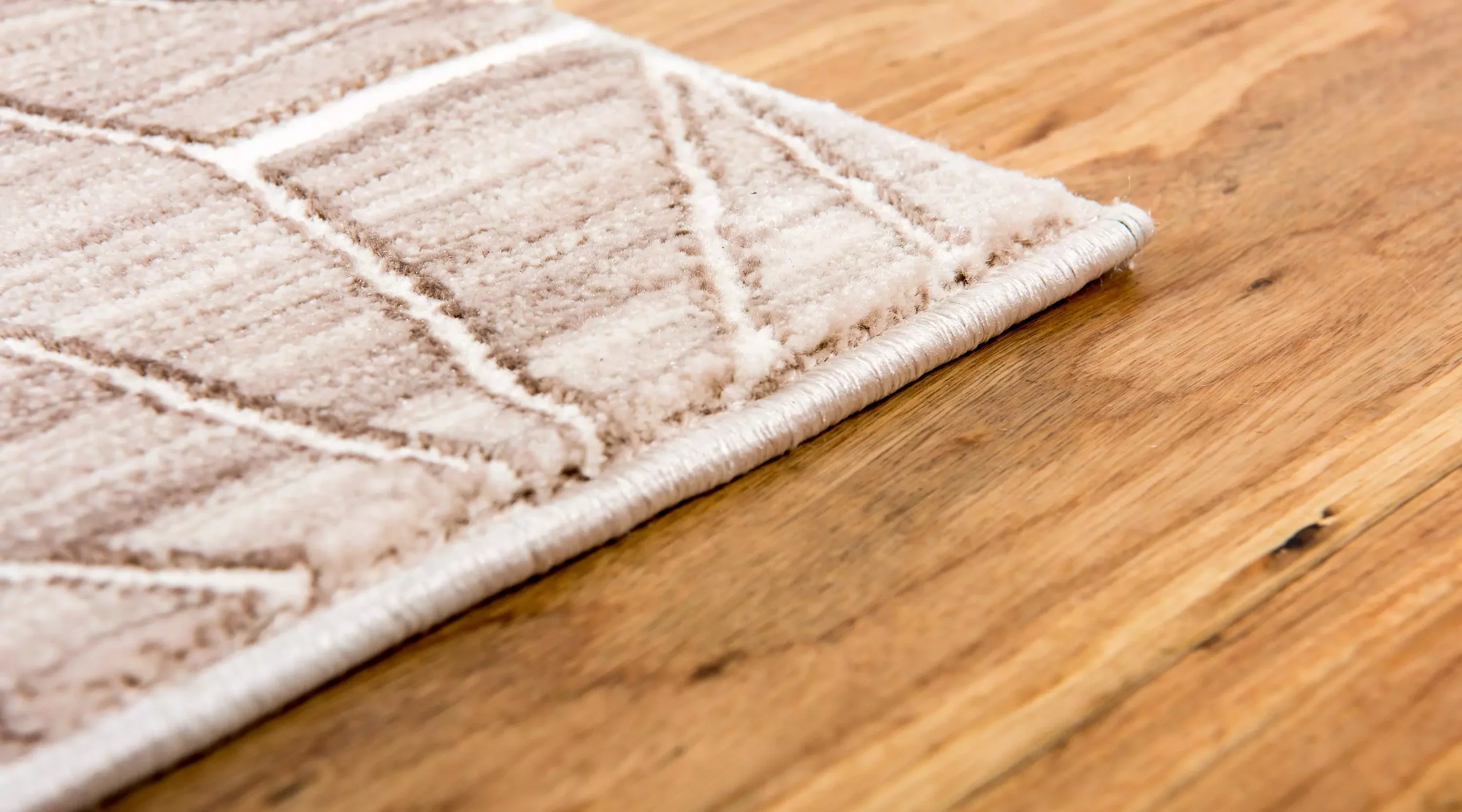 Aaro Geometric Modern Large Rug by Unique Loom