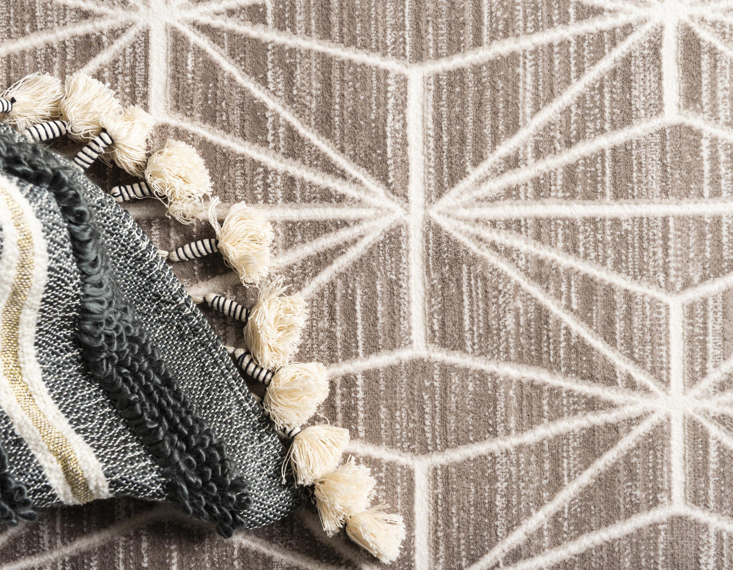 Aaro Geometric Modern Large Rug by Unique Loom