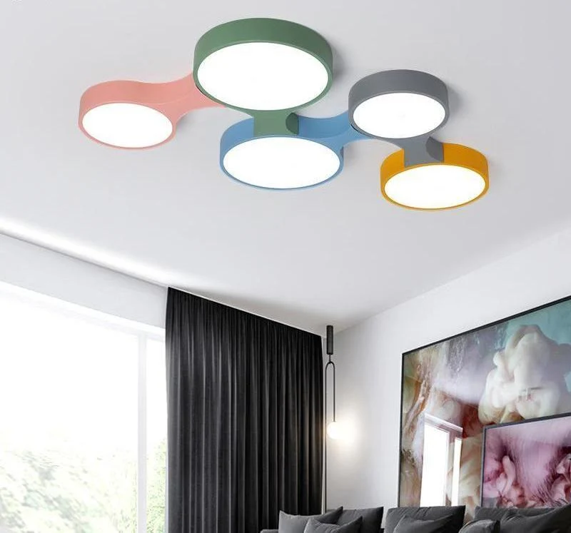 Moderne nordisk loftlampe i jern og akryl med farver