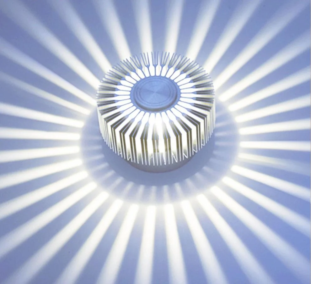 Lampa ścienna Werner Sunflower z aluminium i kryształu
