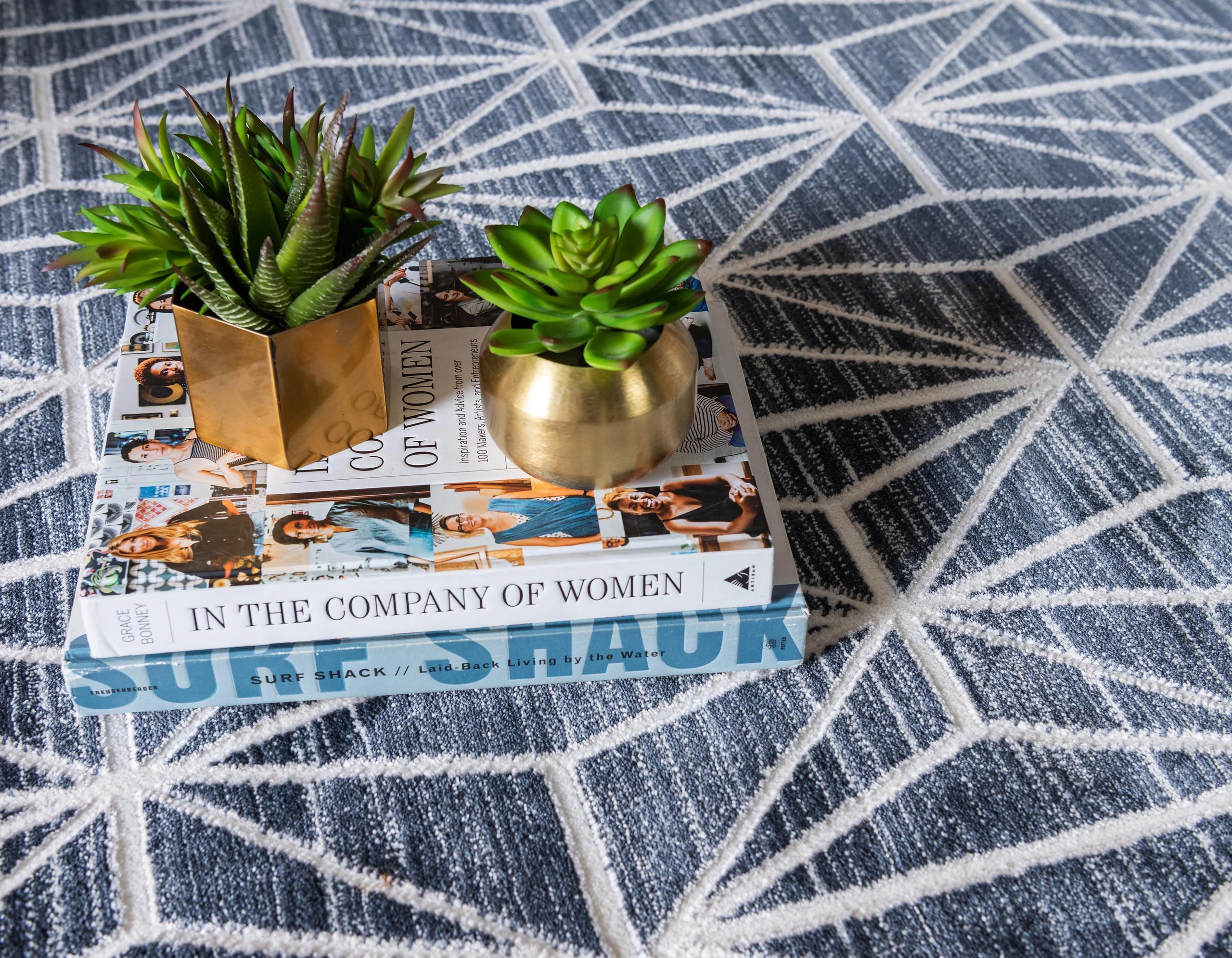 Aaro Geometric Modern Large Rug by Unique Loom