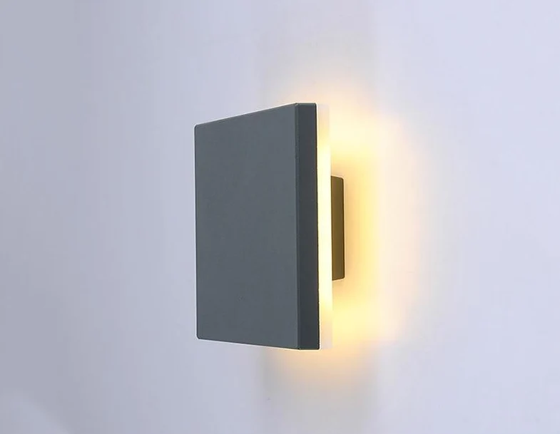 Nowoczesna lampa ścienna Enid w kształcie dysku z aluminium do odbijania światła na zewnątrz