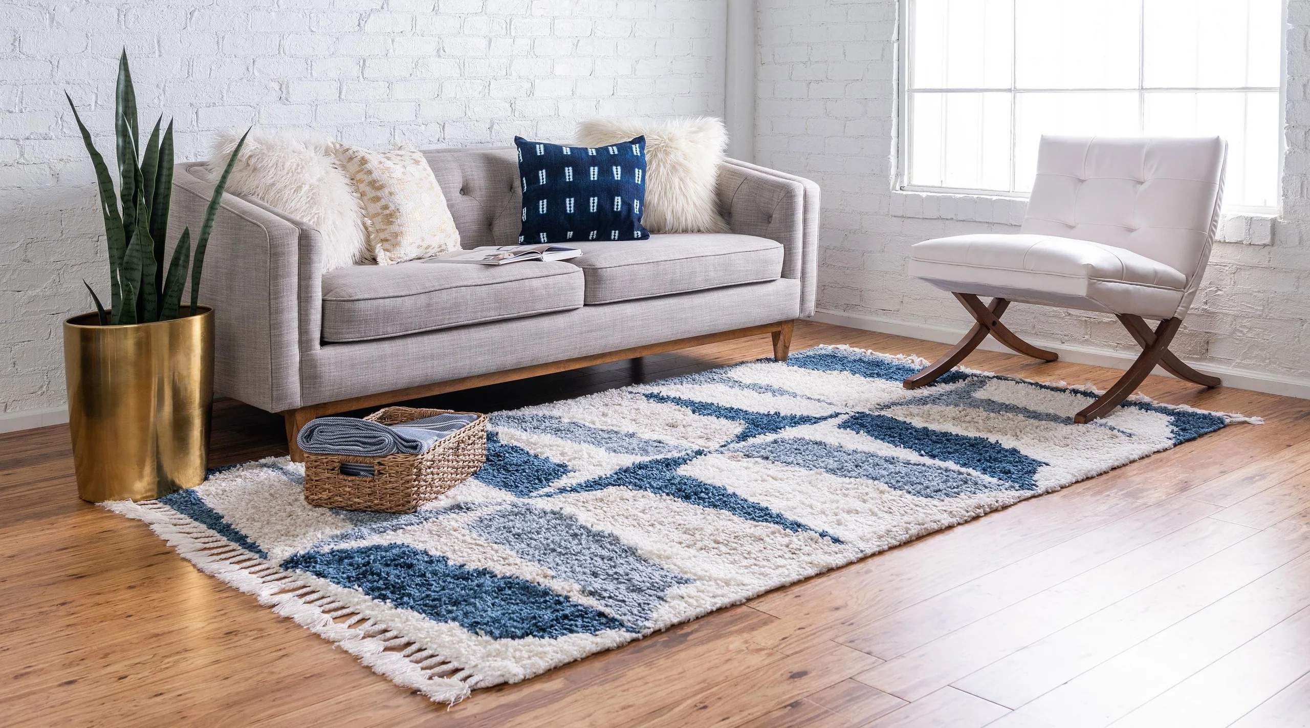 Jeramiah Modern Shaggy Area Rug from Unique Loom in Soft Polypropylene