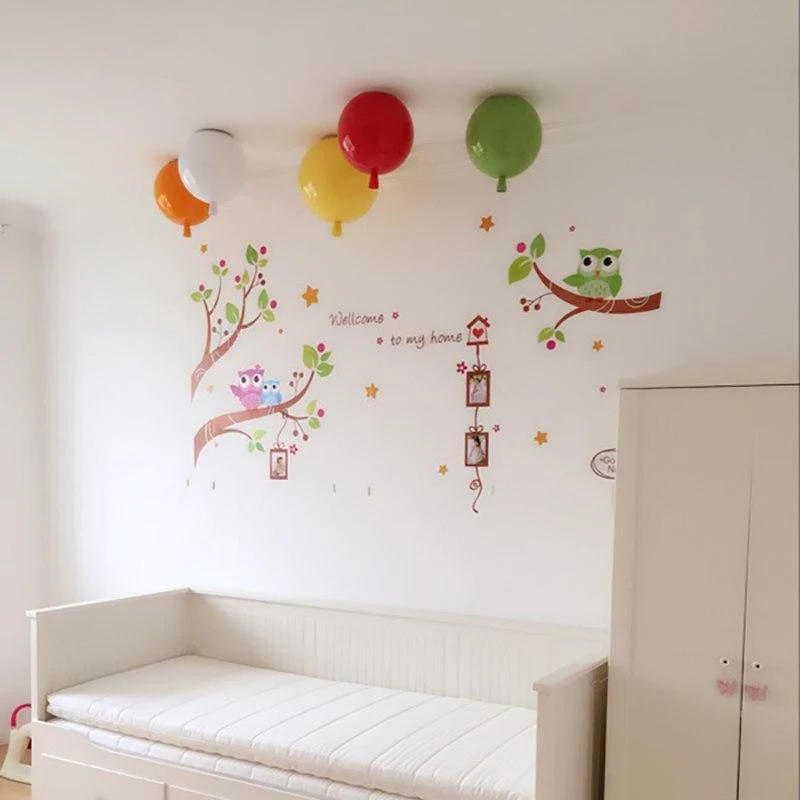 Lámpara de techo Globo Balloon de hierro y acrílico para habitaciones infantiles