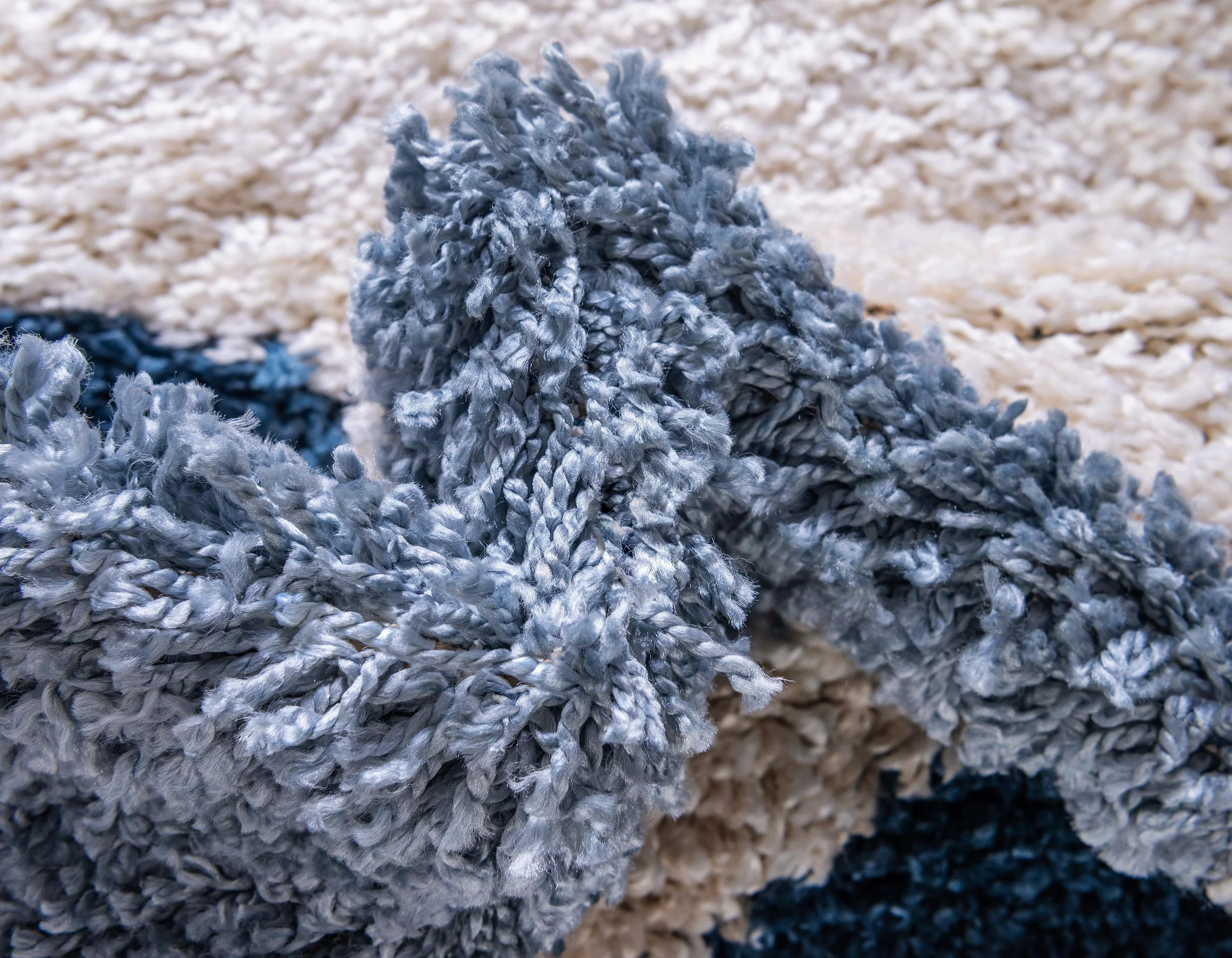 Jeramiah Modern Shaggy Area Rug from Unique Loom in Soft Polypropylene