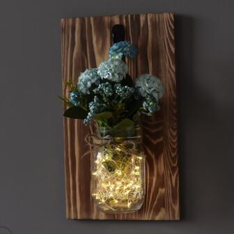 Jinx väggmonterad mason jar-lampa med ljusslinga och hortensior
